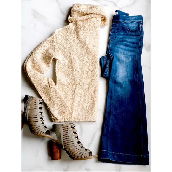 Last 1! Umgee turtleneck sweater in Natural Small - Picture 5 of 9